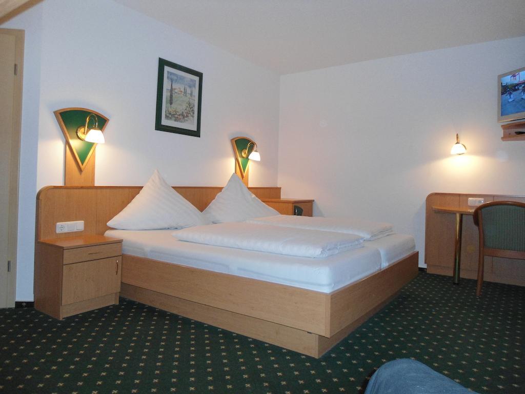 Hotel Hutzenthaler Bruckberg Room photo
